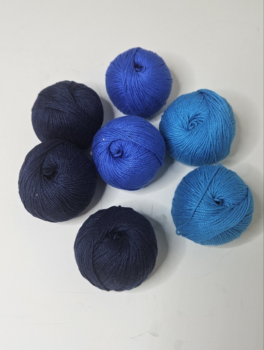 7 Skeins Worsted Wool Yarn Blues Cascade 220 Superwash